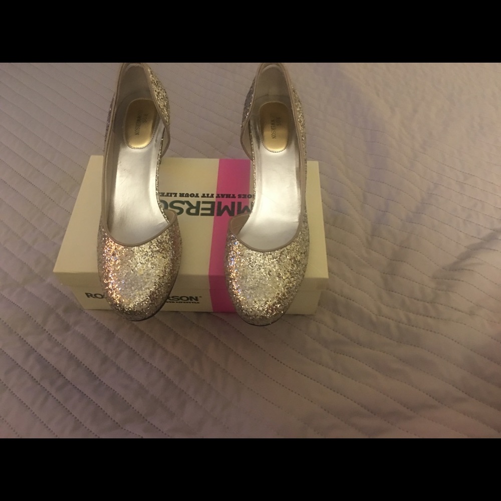 Pumps - Picture 2 of 4